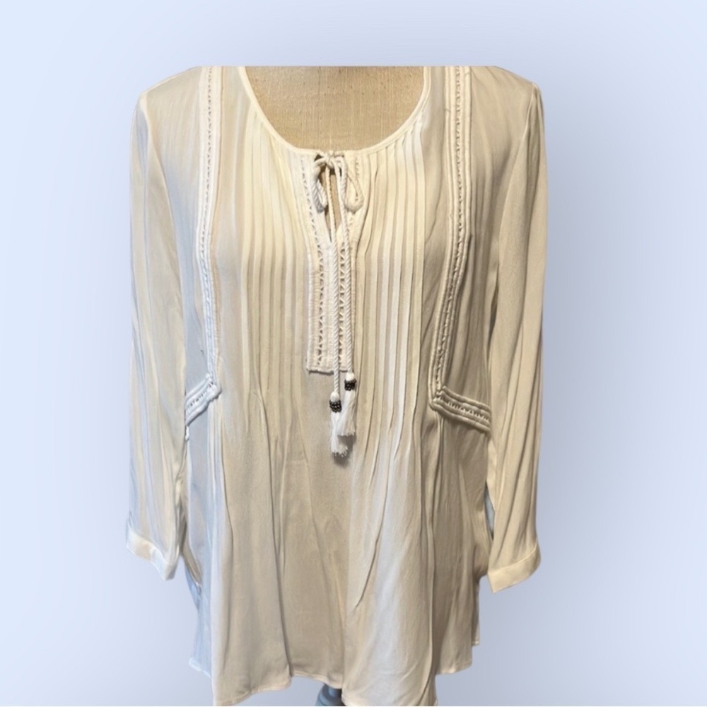 Pale Sky white blouse. NWT. size small